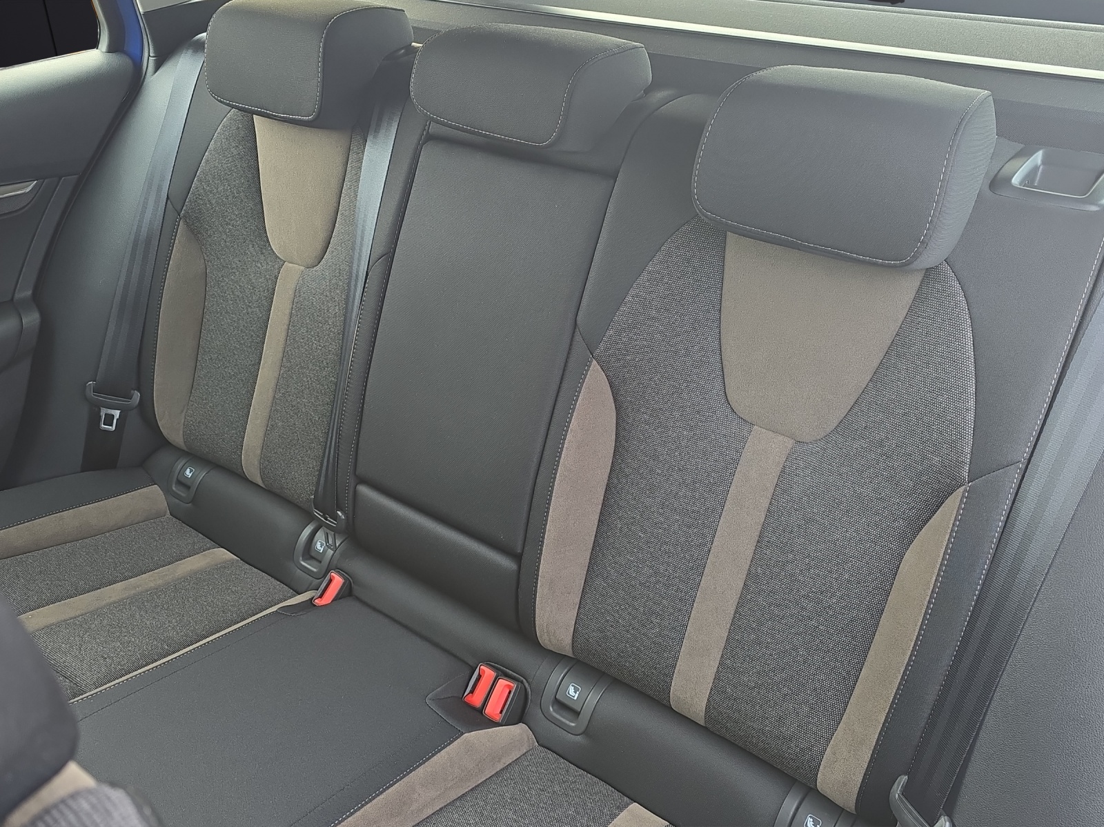 Fahrzeugabbildung SKODA Octavia Combi Scout 2.0 TDI 4x4 DSG AHZ NAVI LED