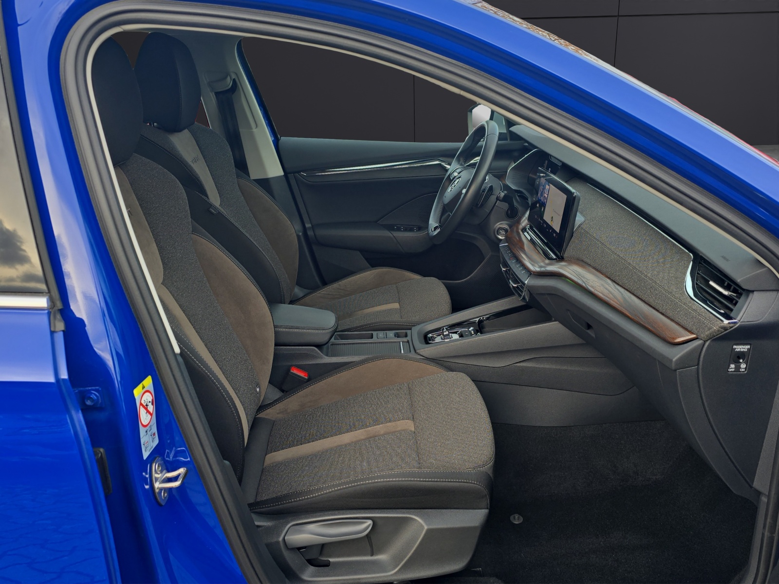 Fahrzeugabbildung SKODA Octavia Combi Scout 2.0 TDI 4x4 DSG AHZ NAVI LED