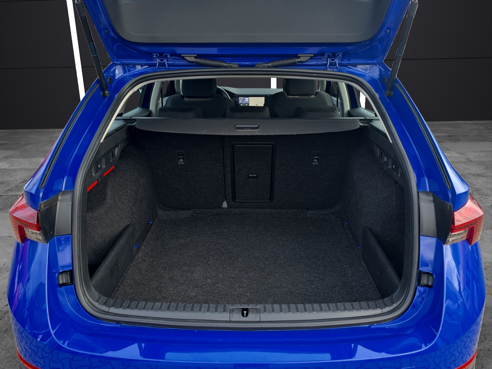 Fahrzeugabbildung SKODA Octavia Combi Scout 2.0 TDI 4x4 DSG AHZ NAVI LED