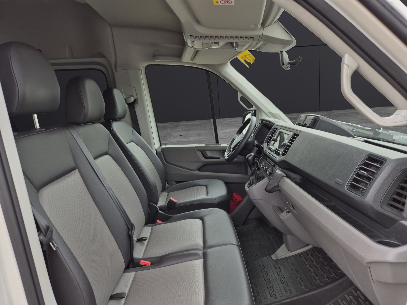 Fahrzeugabbildung Volkswagen Crafter 50 DSG LR HD 9-Si Rollstuhllift Trittstufe STH Klima RFK