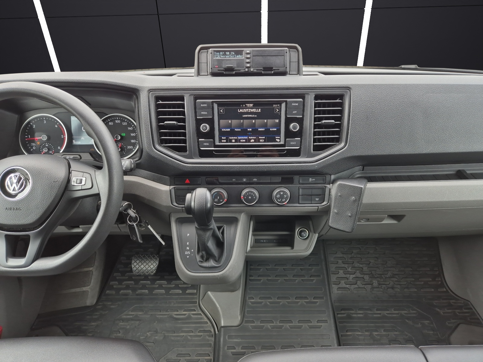 Fahrzeugabbildung Volkswagen Crafter 50 DSG LR HD 9-Si Rollstuhllift Trittstufe STH Klima RFK