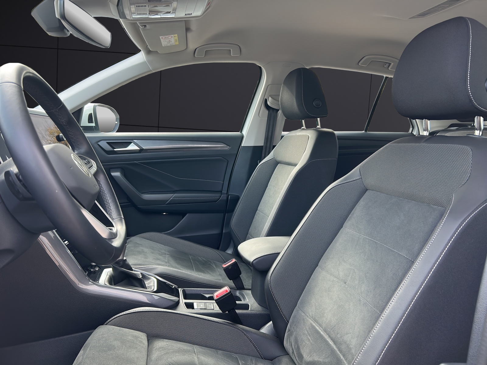 Fahrzeugabbildung Volkswagen T-Roc Style TDI DSG IQ.Light ACC SH 17