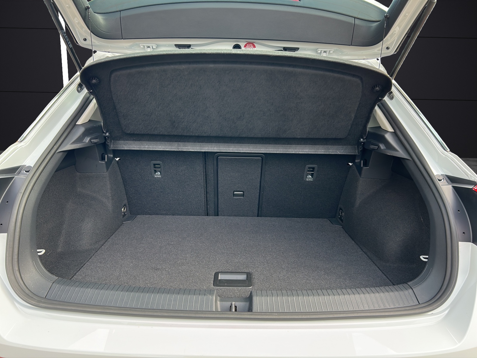 Fahrzeugabbildung Volkswagen T-Roc Style TDI DSG IQ.Light ACC SH 17