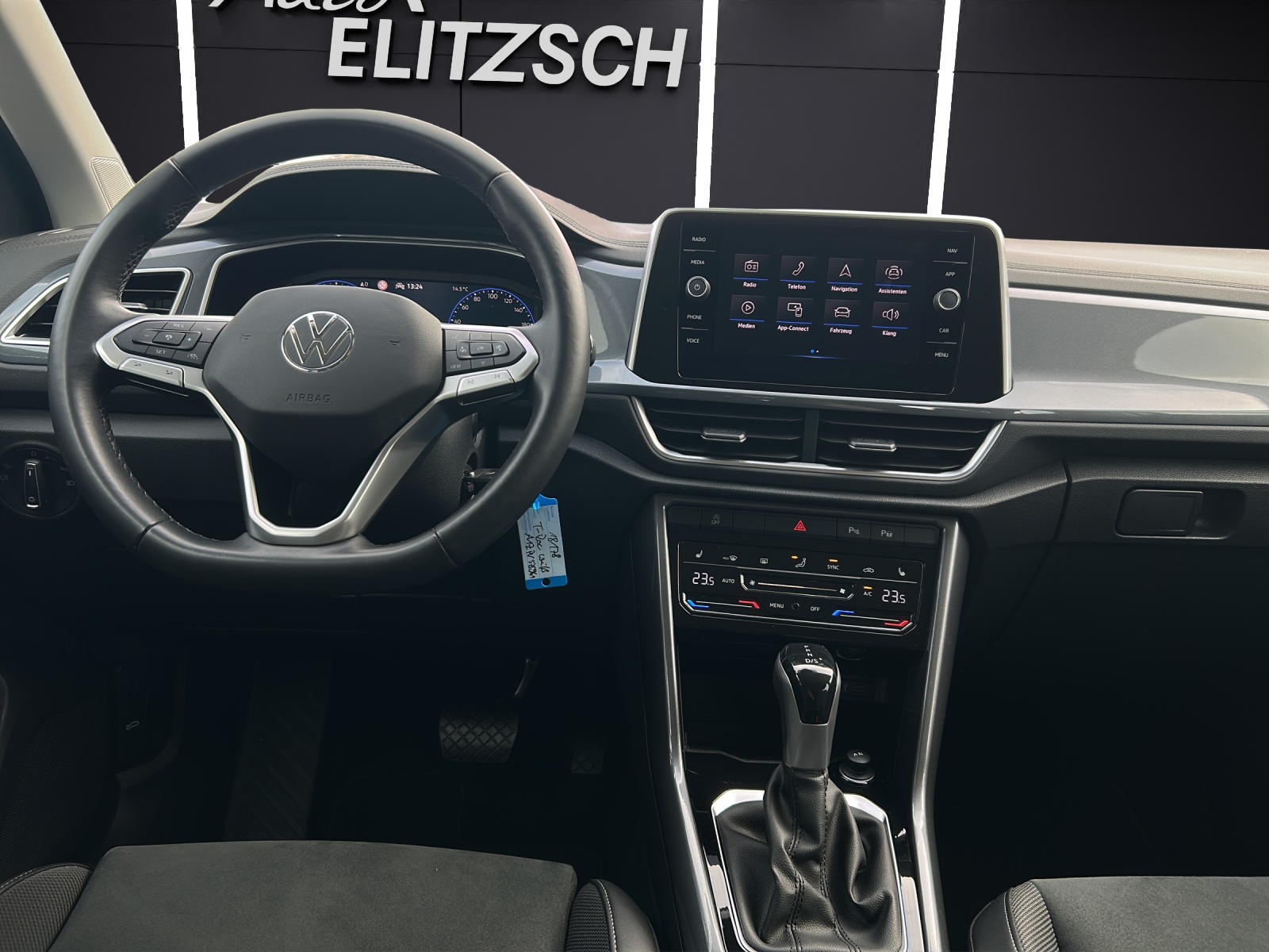 Fahrzeugabbildung Volkswagen T-Roc Style TDI DSG IQ.Light ACC SH 17