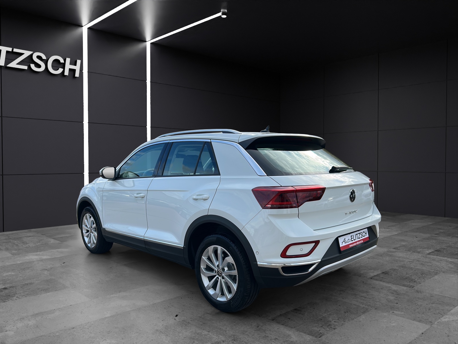 Fahrzeugabbildung Volkswagen T-Roc Style TDI DSG IQ.Light ACC SH 17