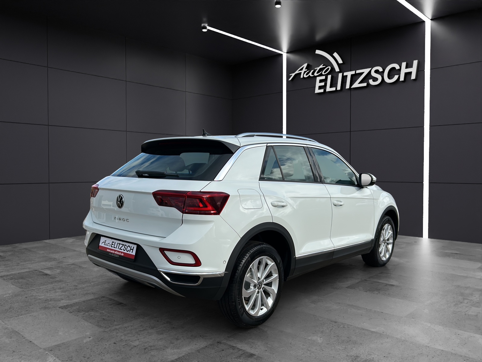 Fahrzeugabbildung Volkswagen T-Roc Style TDI DSG IQ.Light ACC SH 17