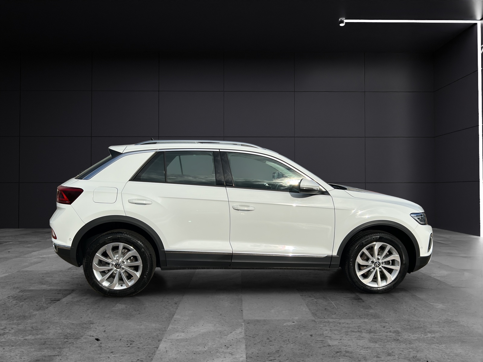 Fahrzeugabbildung Volkswagen T-Roc Style TDI DSG IQ.Light ACC SH 17