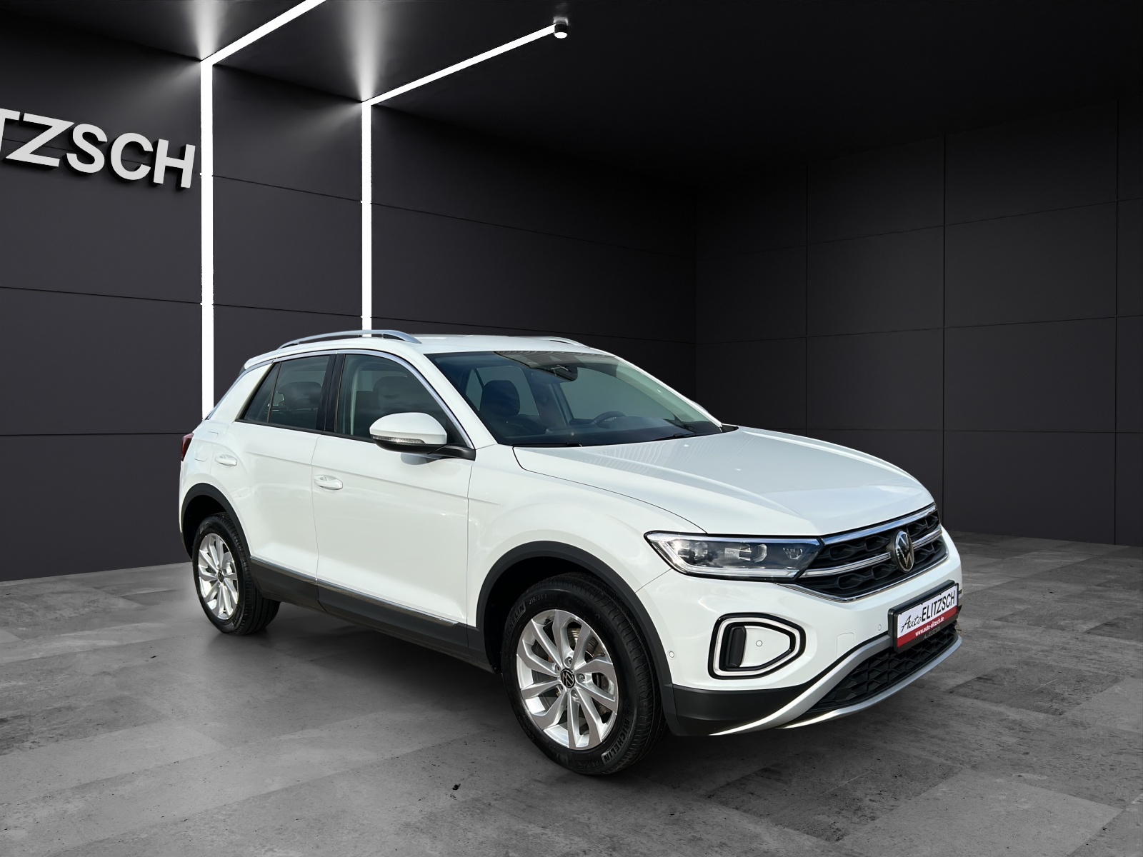 Fahrzeugabbildung Volkswagen T-Roc Style TDI DSG IQ.Light ACC SH 17