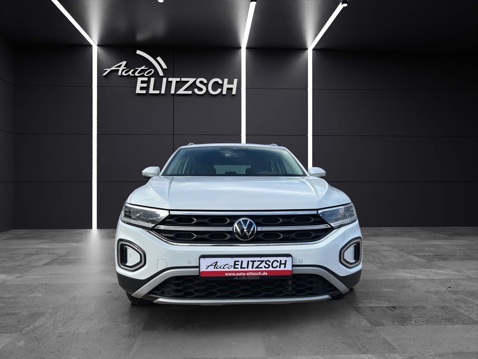 Fahrzeugabbildung Volkswagen T-Roc Style TDI DSG IQ.Light ACC SH 17