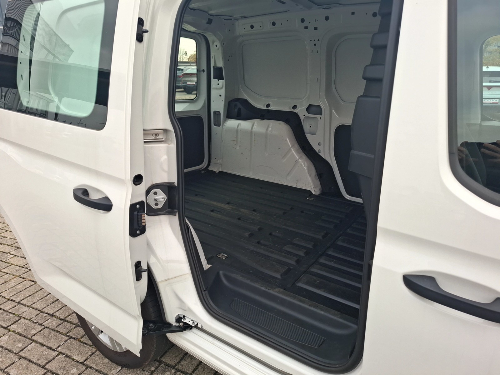 Fahrzeugabbildung Volkswagen Caddy TSI Kasten Standhzg AHZV SHZ PDC CLIMA