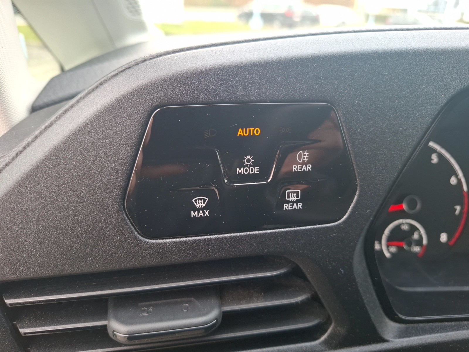 Fahrzeugabbildung Volkswagen Caddy TSI Kasten Standhzg AHZV SHZ PDC CLIMA