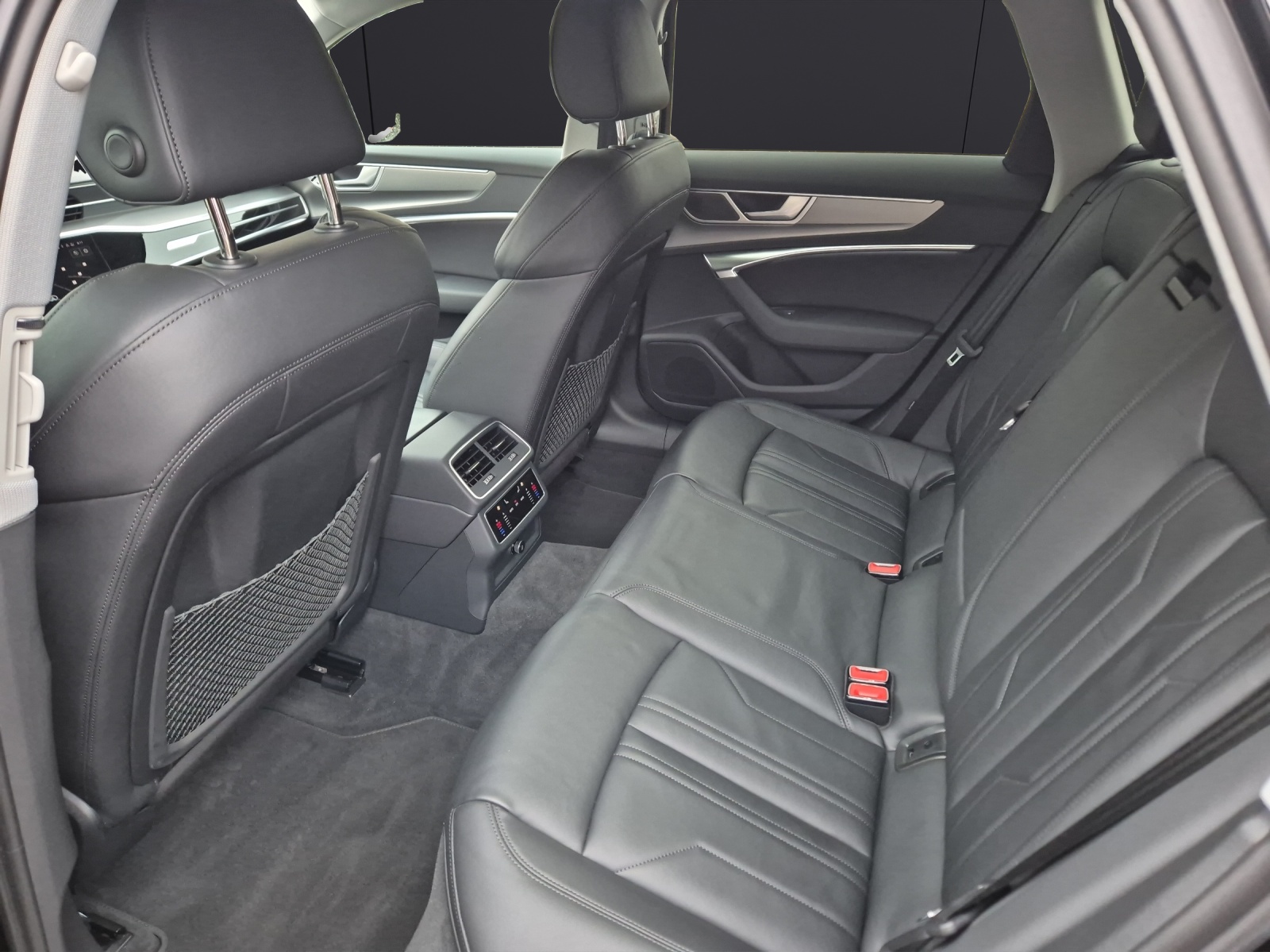 Fahrzeugabbildung Audi A6 Avant 40 TDI Sport quattro S-tronic LED Navi AVC Leder ACC RFK SH 19