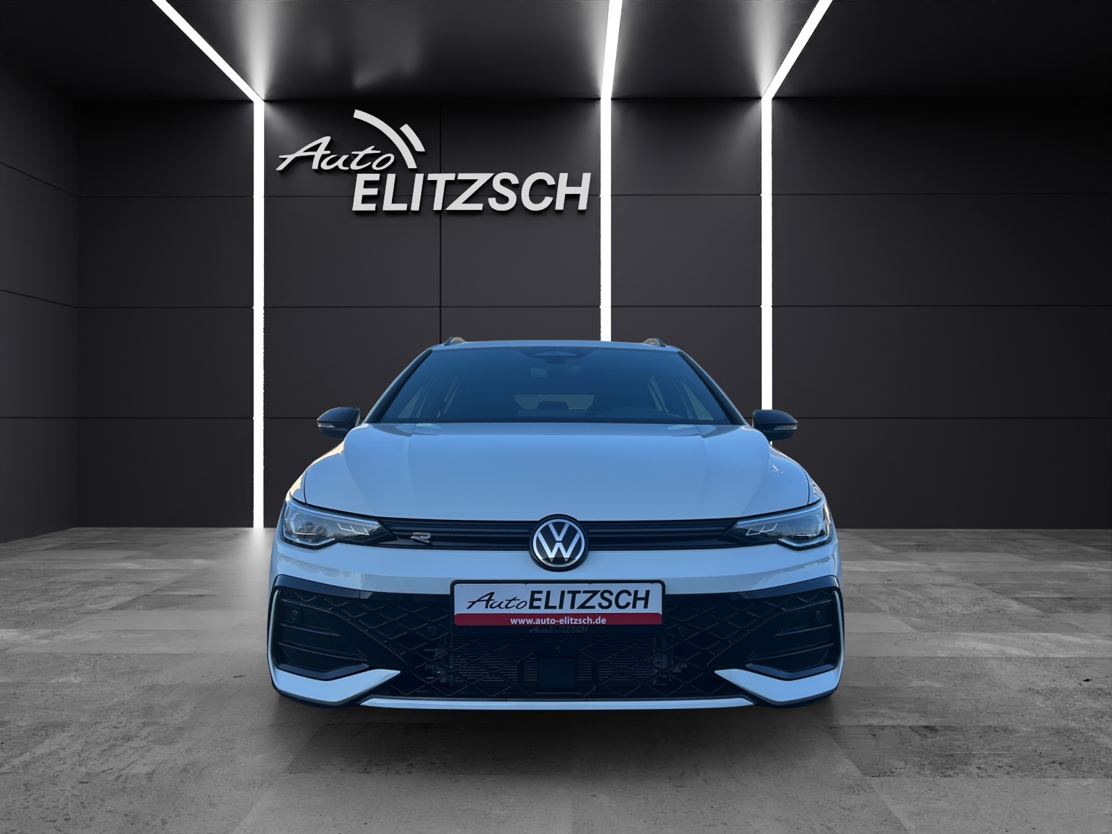 Fahrzeugabbildung Volkswagen Golf VIII Variant R-Line eTSI DSG LED+ ACC AHK SH 360° HuD Navi