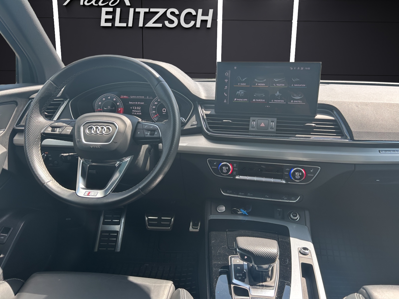 Fahrzeugabbildung Audi Q5 45 TFSI advanced S-Line qu LED AHK Navi ACC AVC Pano RFK SHZ