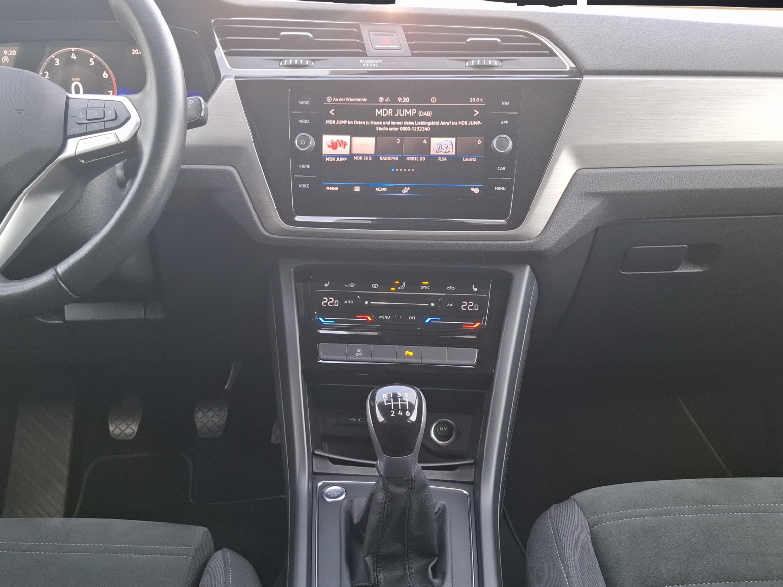 Fahrzeugabbildung Volkswagen Touran TSI Comfortline LED Navi AHK ACC AID Kamera SHZ