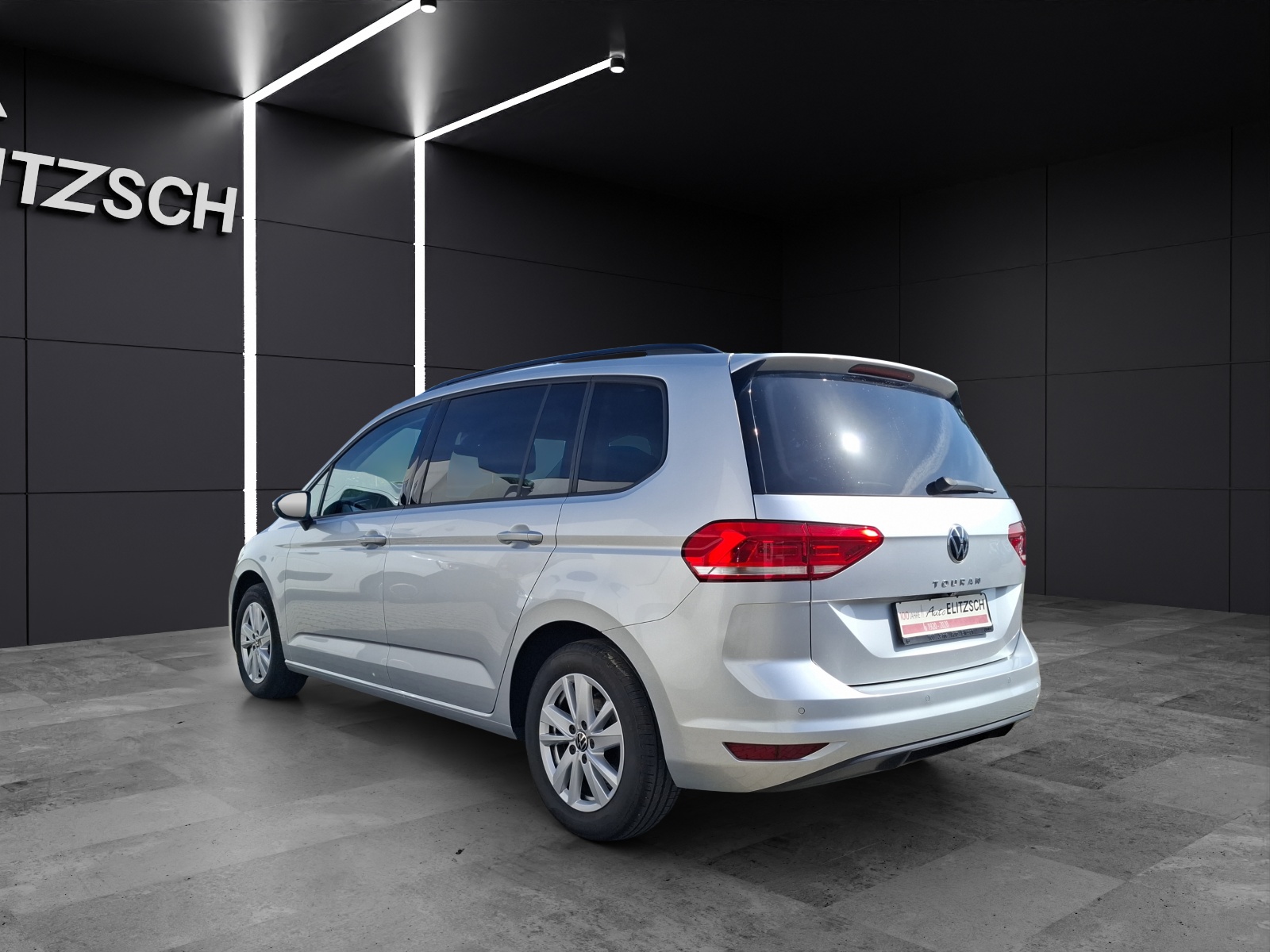 Fahrzeugabbildung Volkswagen Touran TSI Comfortline LED Navi AHK ACC AID Kamera SHZ
