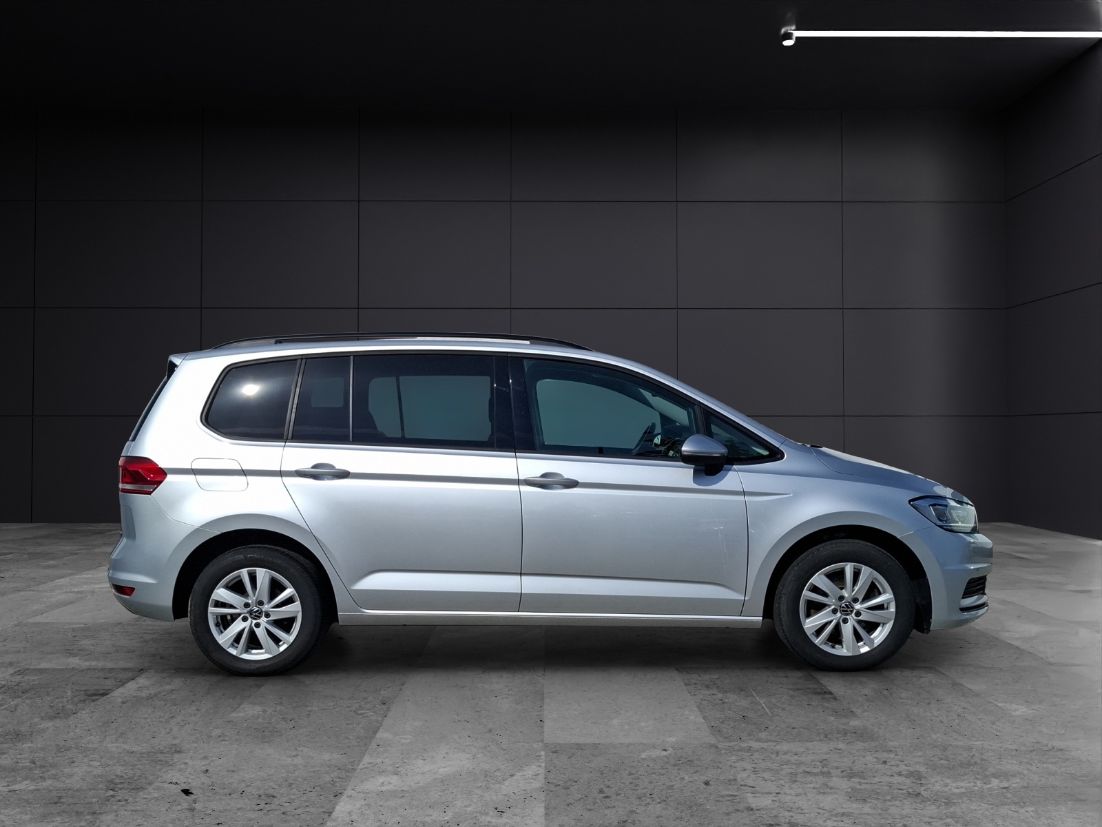 Fahrzeugabbildung Volkswagen Touran TSI Comfortline LED Navi AHK ACC AID Kamera SHZ