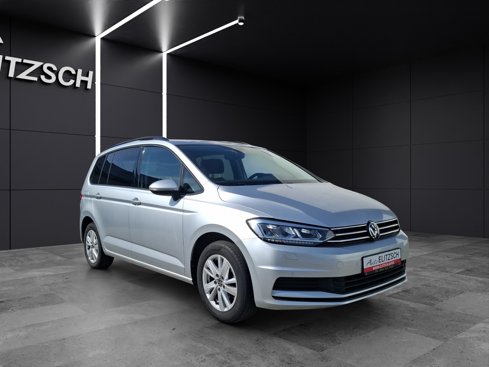 Fahrzeugabbildung Volkswagen Touran TSI Comfortline LED Navi AHK ACC AID Kamera SHZ