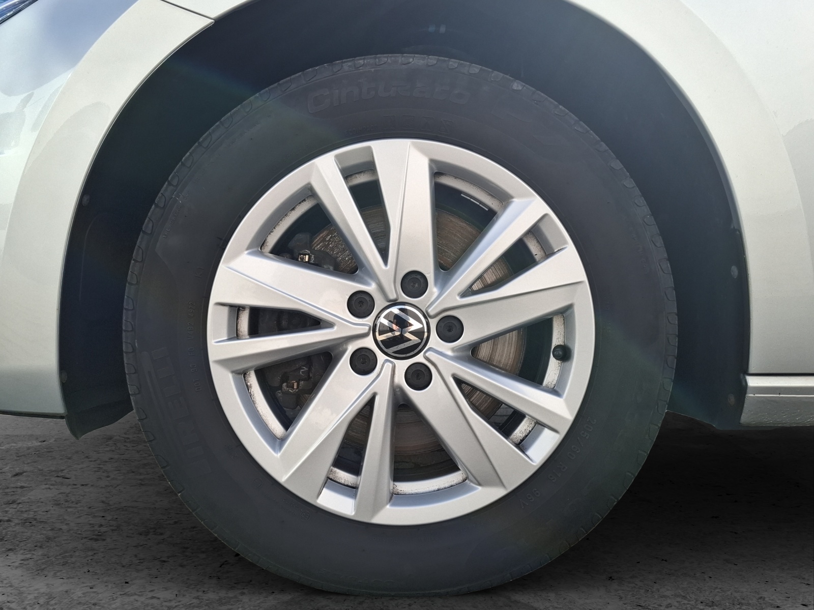 Fahrzeugabbildung Volkswagen Touran TSI Comfortline LED Navi AHK ACC AID Kamera SHZ