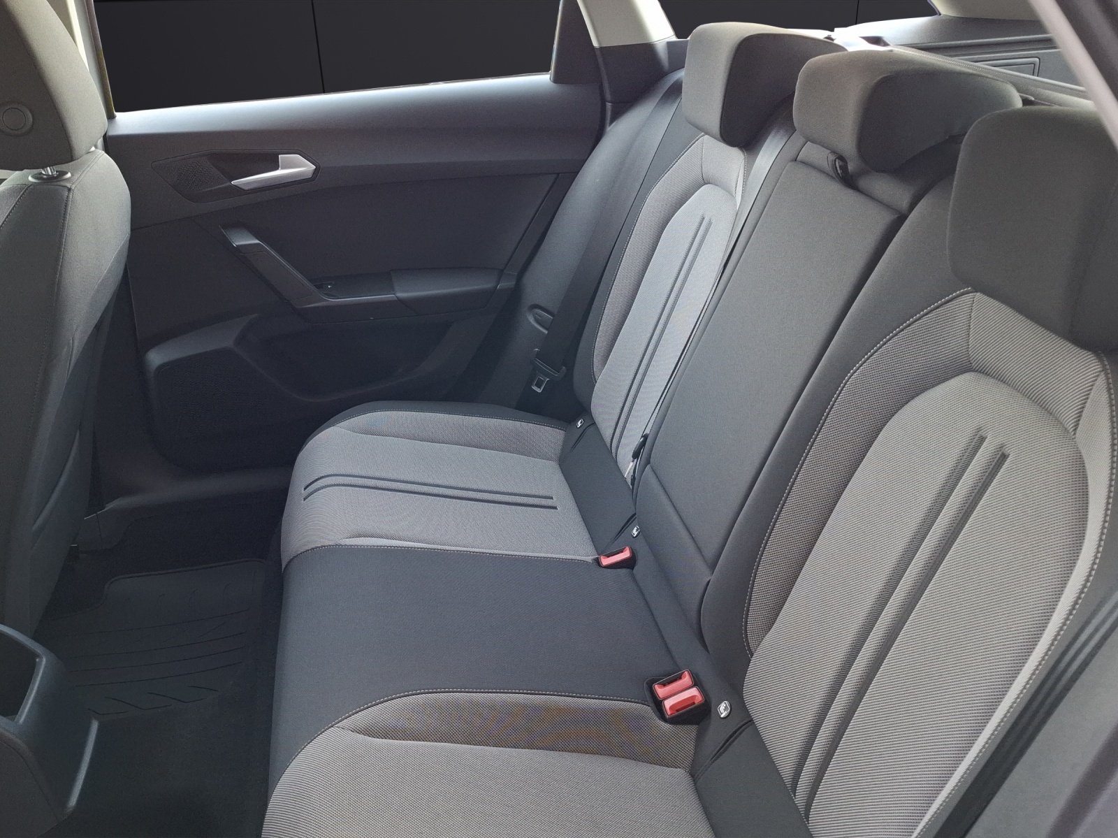 Fahrzeugabbildung SEAT Leon ST TSI Style LED AHK Navi AID GRA SHZ Park-Assist