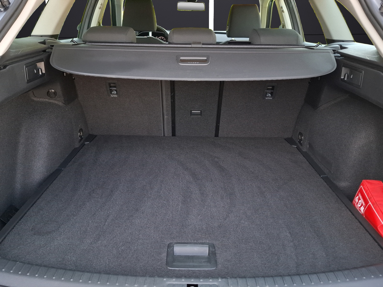 Fahrzeugabbildung SEAT Leon ST TSI Style LED AHK Navi AID GRA SHZ Park-Assist