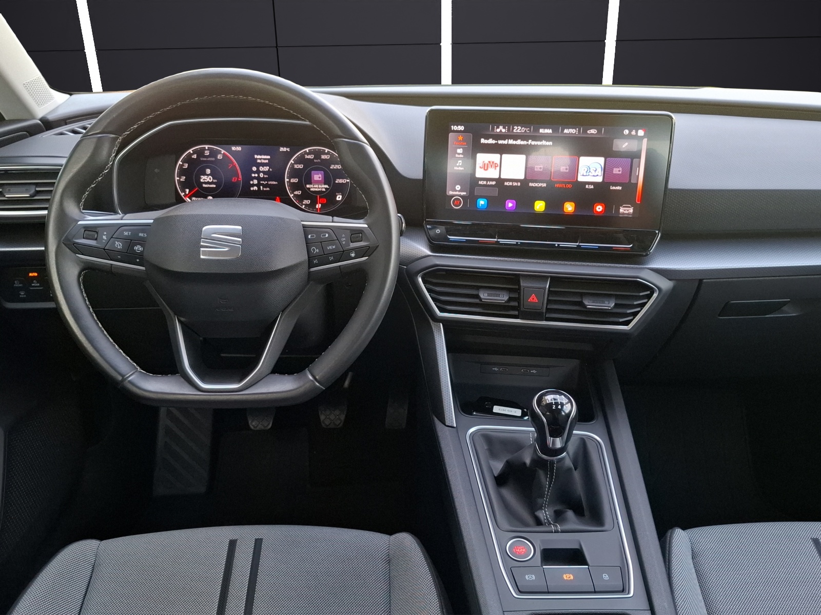 Fahrzeugabbildung SEAT Leon ST TSI Style LED AHK Navi AID GRA SHZ Park-Assist