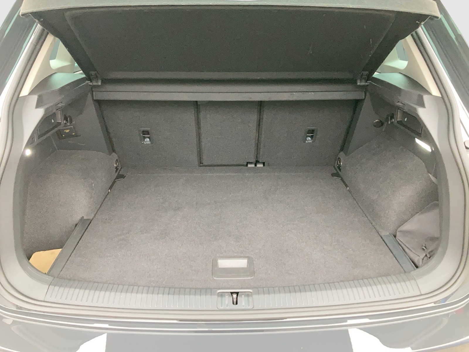 Fahrzeugabbildung Volkswagen Tiguan TDI Life DSG Matrix Navi ACC AHK PDC