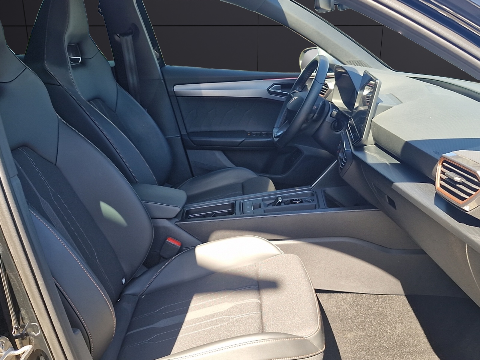 Fahrzeugabbildung CUPRA Leon Sportstourer VZ 4Drive LED Navi ACC SHZ RFK