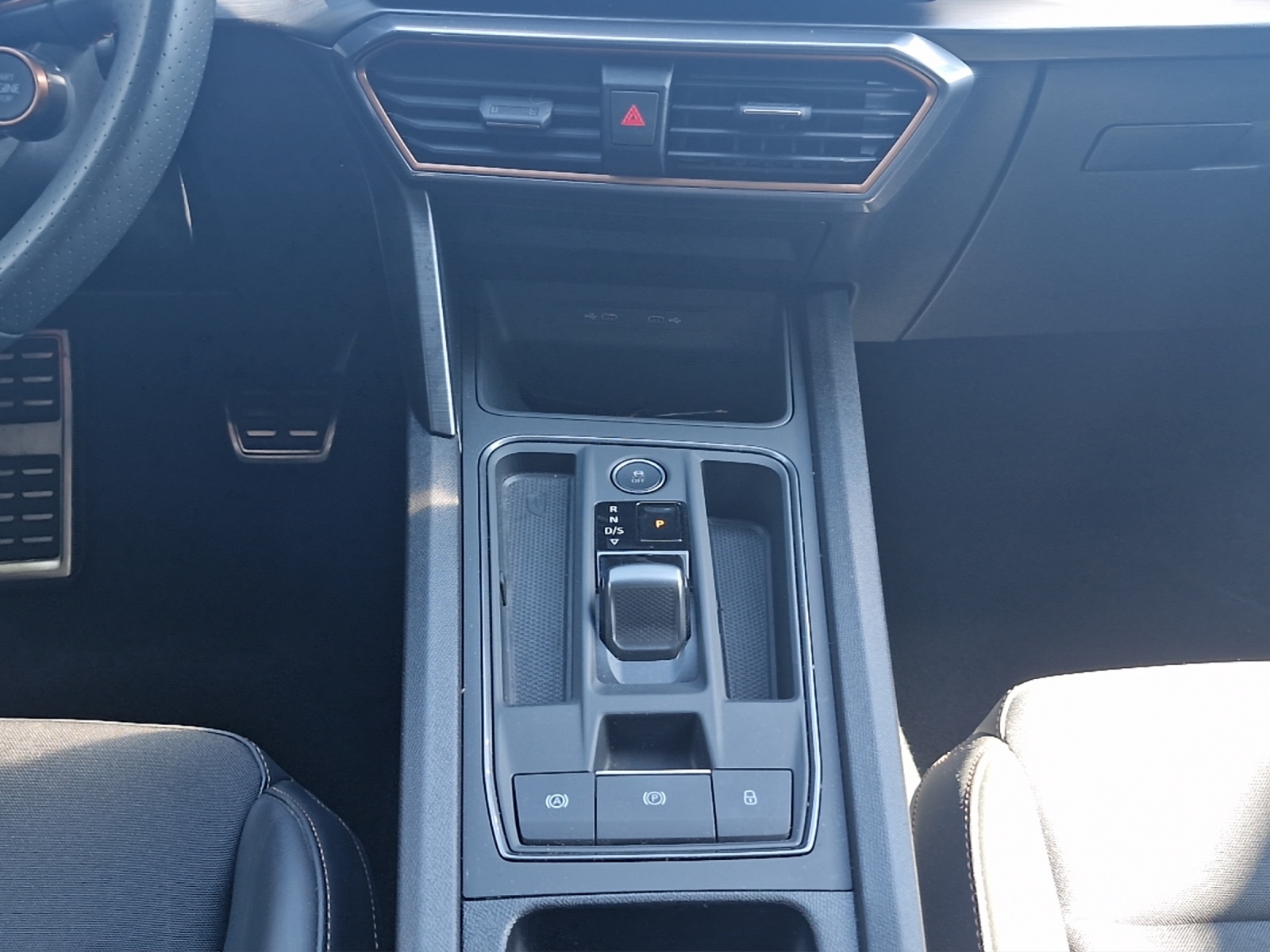 Fahrzeugabbildung CUPRA Leon Sportstourer VZ 4Drive LED Navi ACC SHZ RFK
