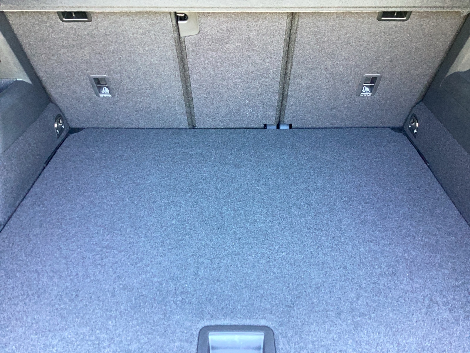 Fahrzeugabbildung Volkswagen Tiguan R-Line TDI AHZV LED+ KESSY AreaView
