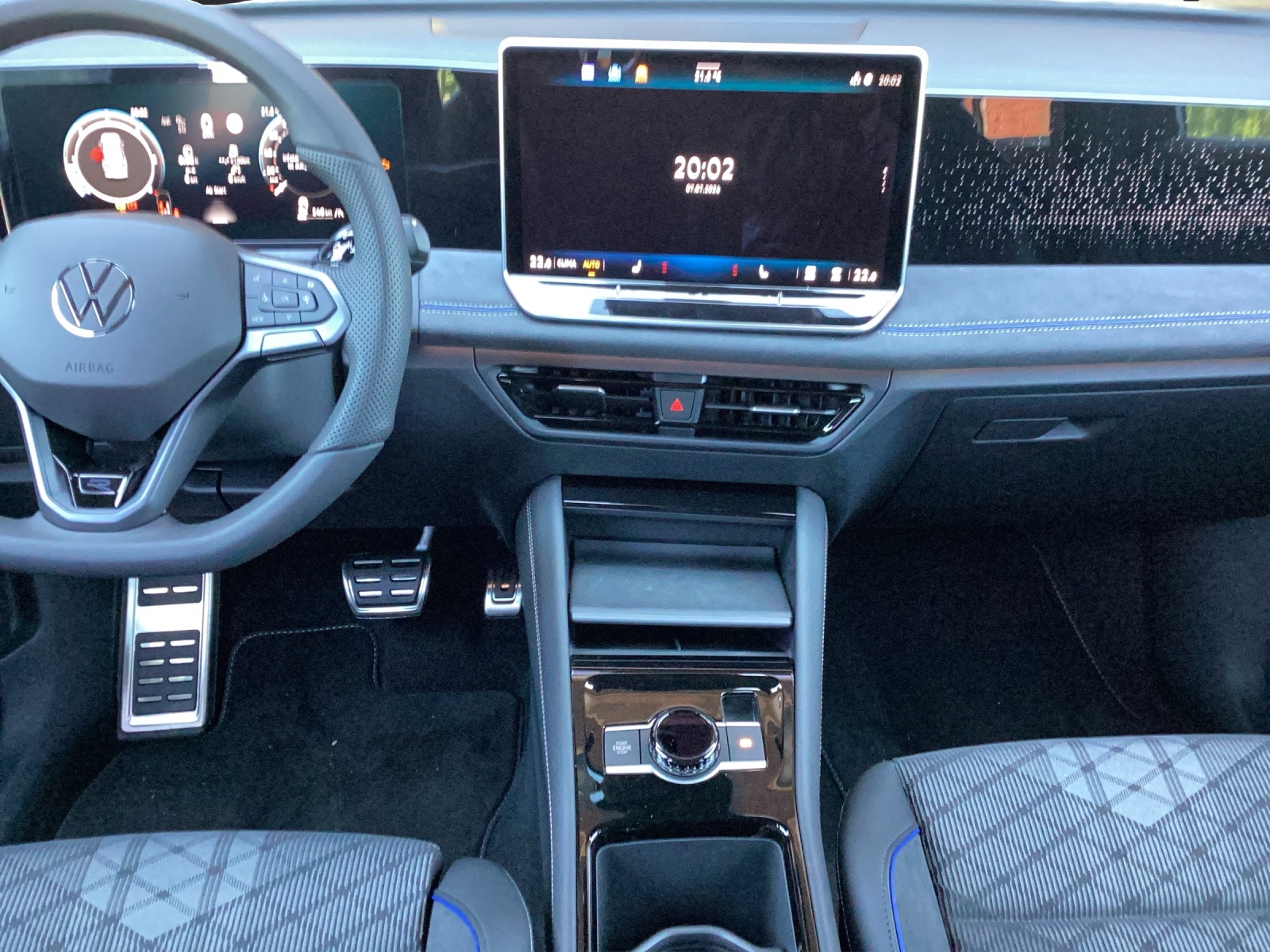 Fahrzeugabbildung Volkswagen Tiguan R-Line TDI AHZV LED+ KESSY AreaView