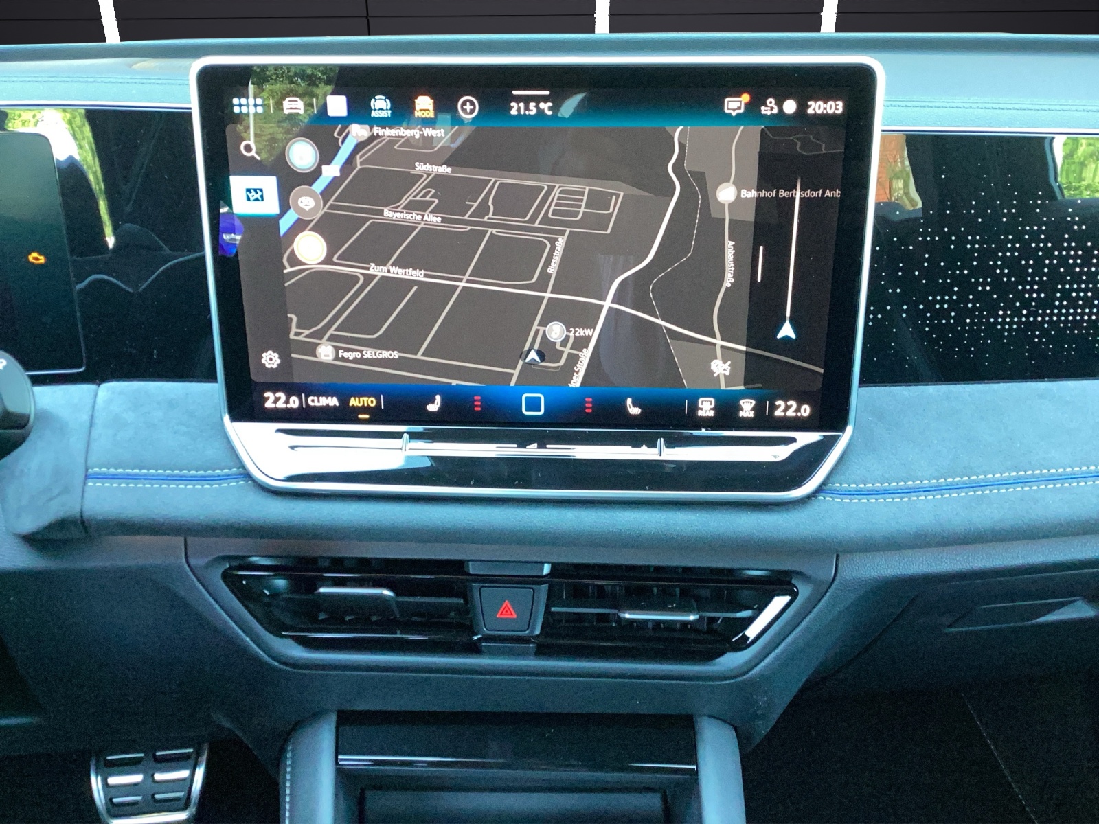 Fahrzeugabbildung Volkswagen Tiguan R-Line TDI AHZV LED+ KESSY AreaView