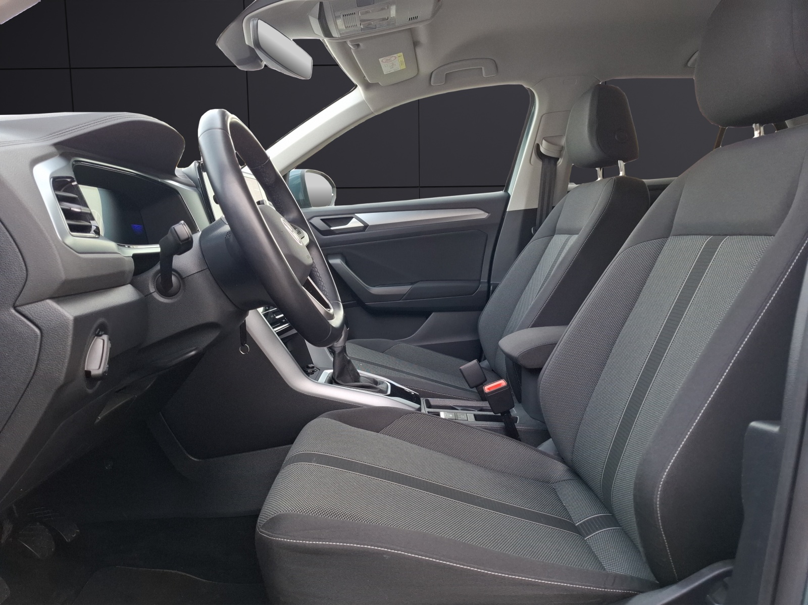 Fahrzeugabbildung Volkswagen T-Roc TSI Life LED Navi AID Park-Assist SH LM