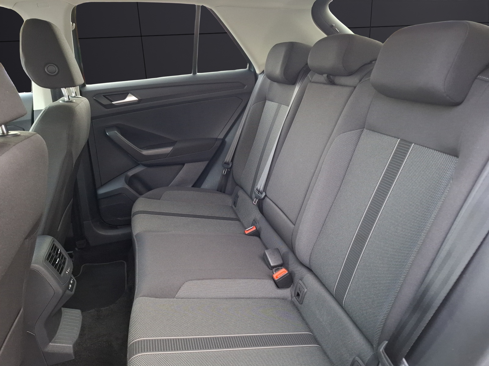 Fahrzeugabbildung Volkswagen T-Roc TSI Life LED Navi AID Park-Assist SH LM