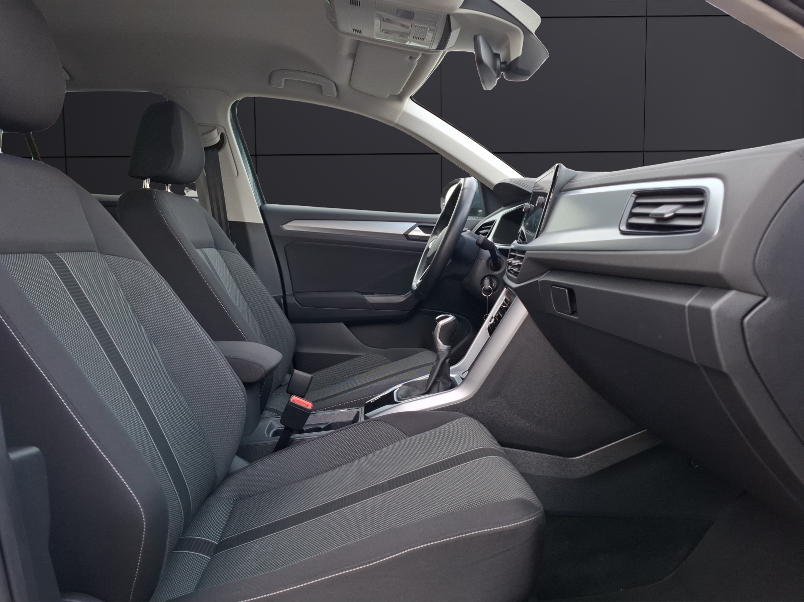 Fahrzeugabbildung Volkswagen T-Roc TSI Life LED Navi AID Park-Assist SH LM