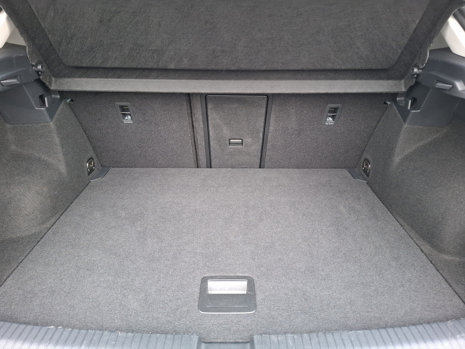 Fahrzeugabbildung Volkswagen T-Roc TSI Life LED Navi AID Park-Assist SH LM