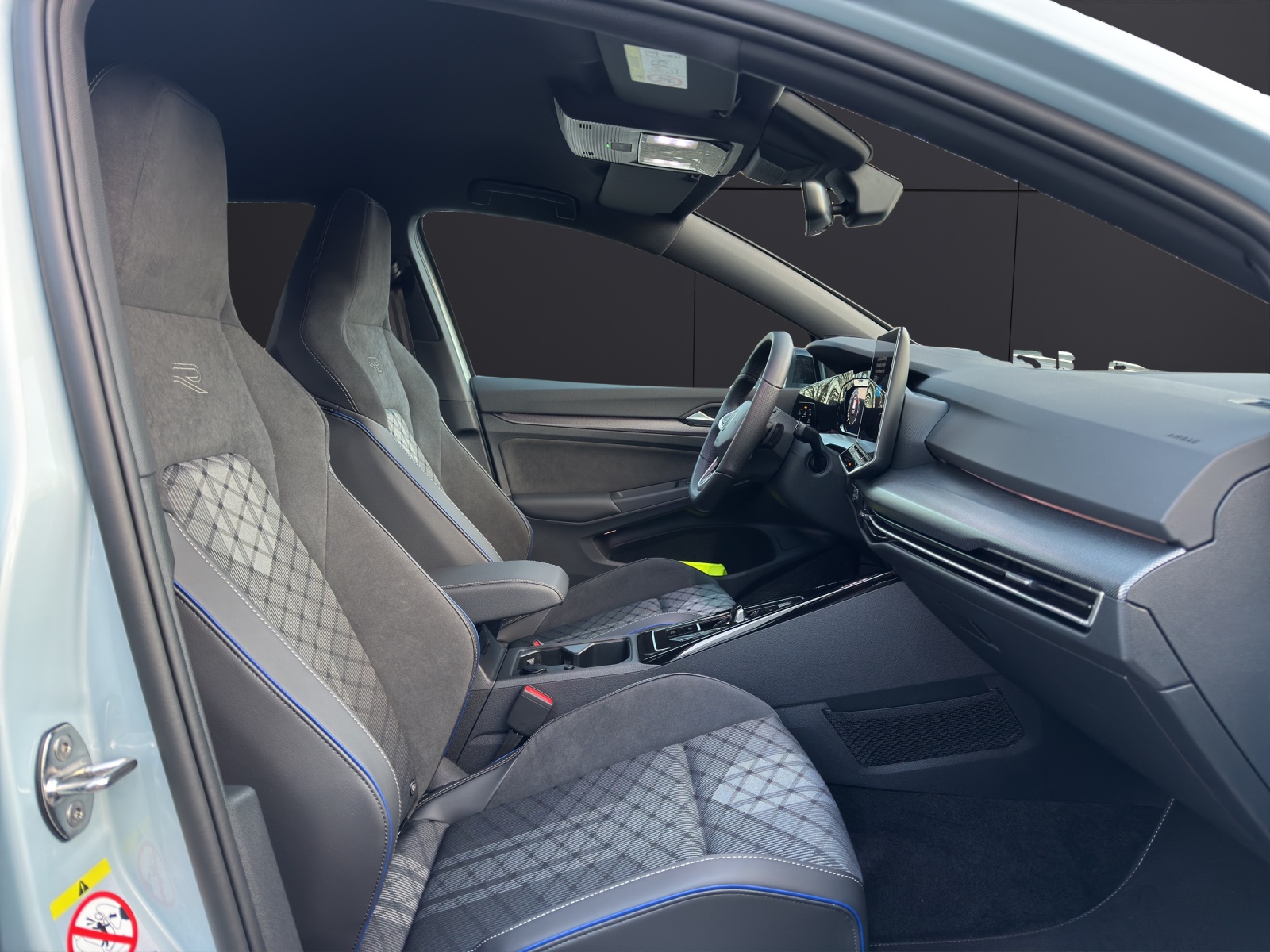 Fahrzeugabbildung Volkswagen Golf R-Line AHZV NAVI LED ACC