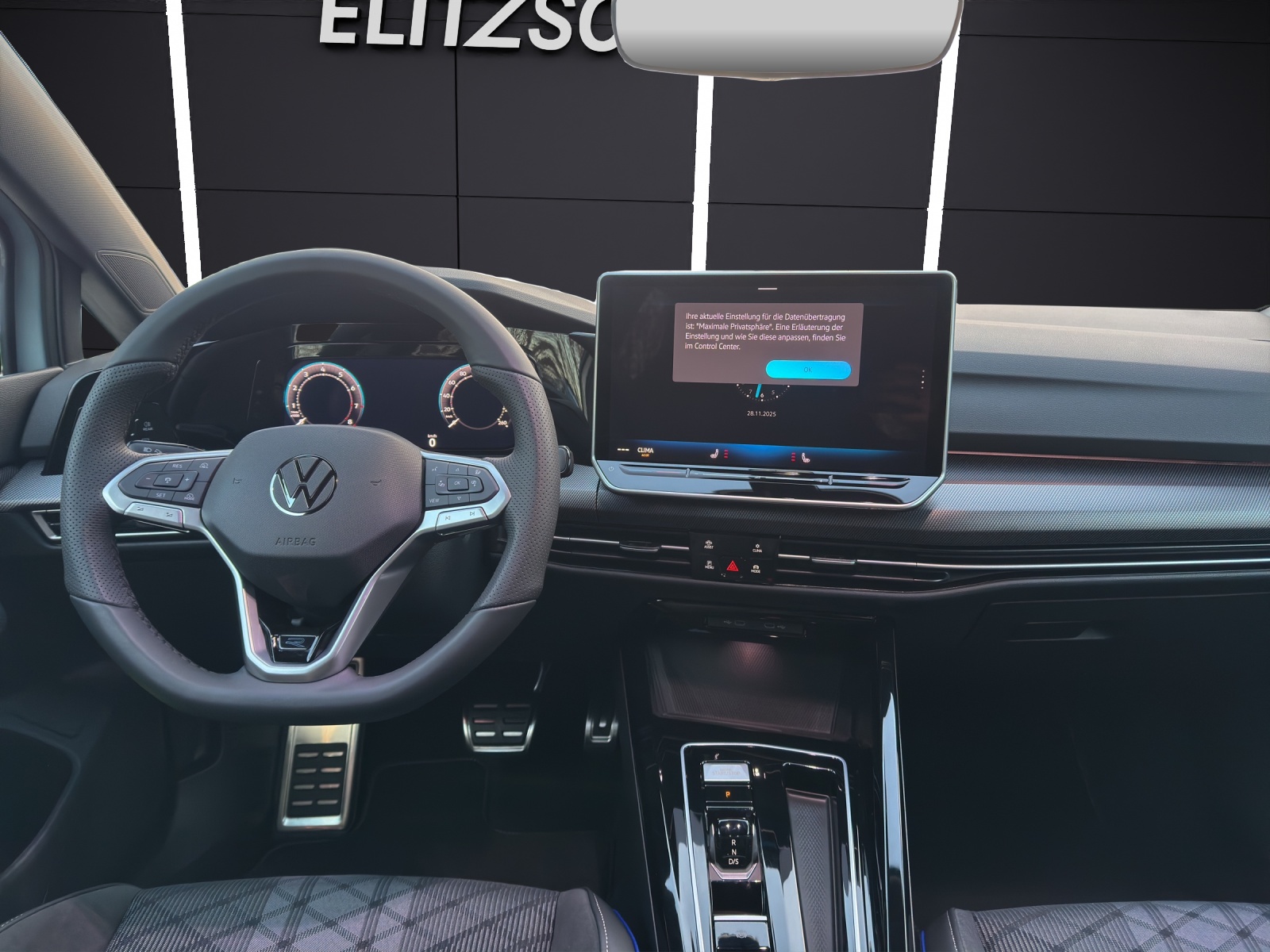 Fahrzeugabbildung Volkswagen Golf R-Line AHZV NAVI LED ACC