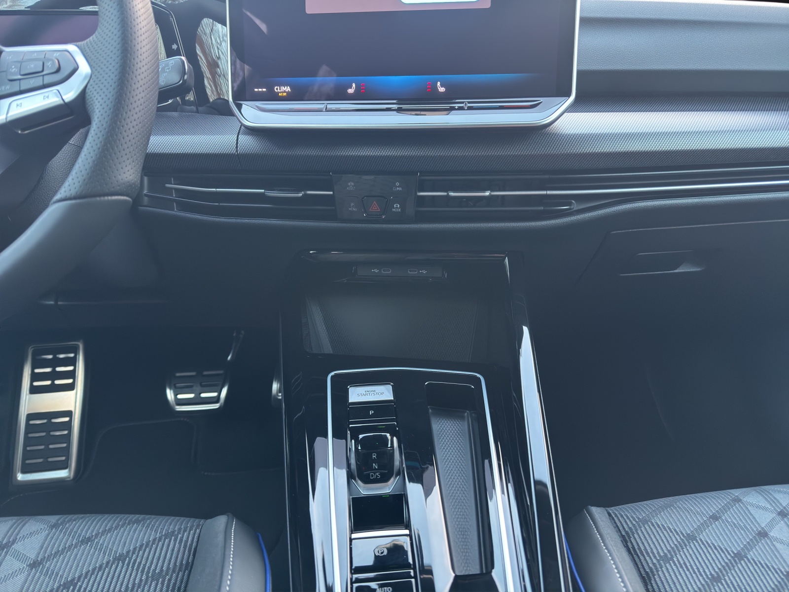 Fahrzeugabbildung Volkswagen Golf R-Line AHZV NAVI LED ACC