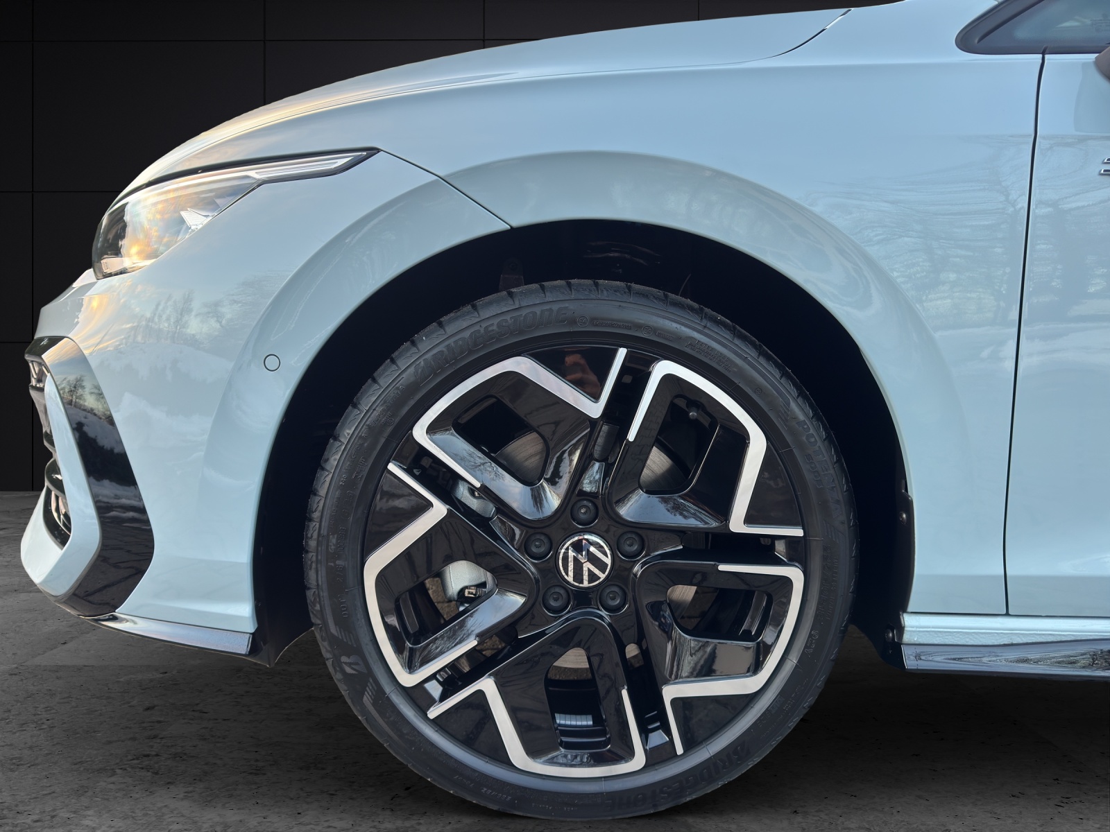 Fahrzeugabbildung Volkswagen Golf R-Line AHZV NAVI LED ACC