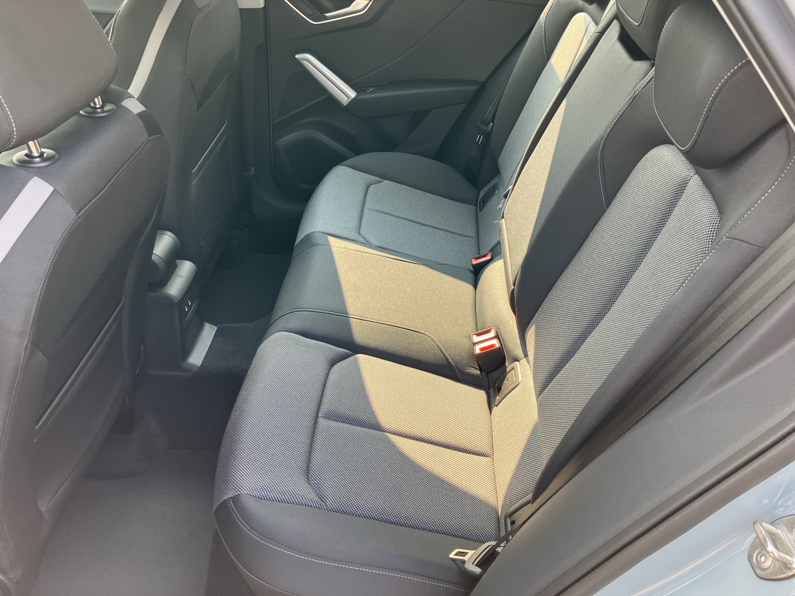 Fahrzeugabbildung Audi Q2 35 TFSI advanced LED-Scheinwerfer, Audi virtual Cockpit LED-Scheinwerfer, Audi virtual Cockpit