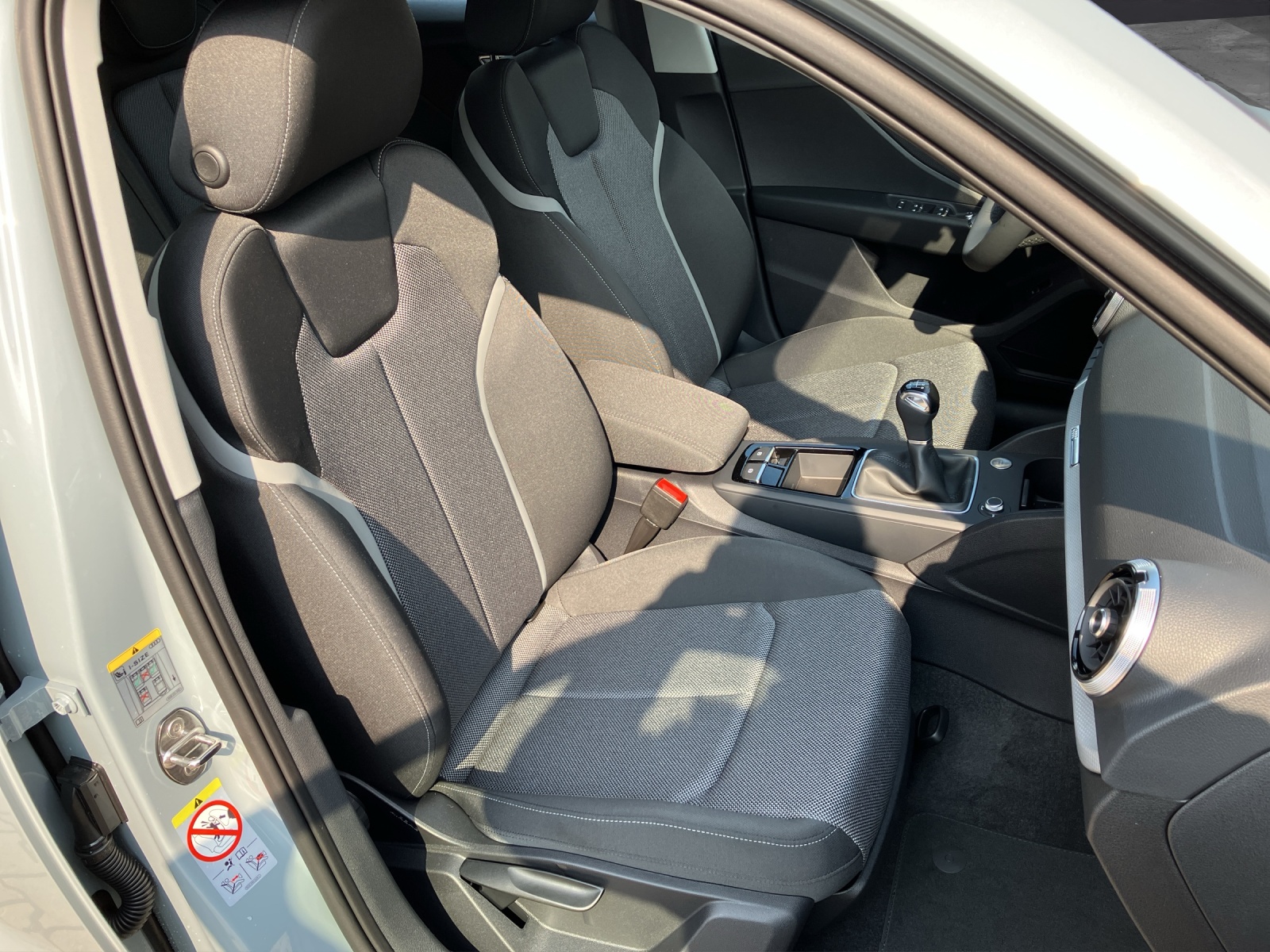 Fahrzeugabbildung Audi Q2 35 TFSI advanced LED-Scheinwerfer, Audi virtual Cockpit LED-Scheinwerfer, Audi virtual Cockpit