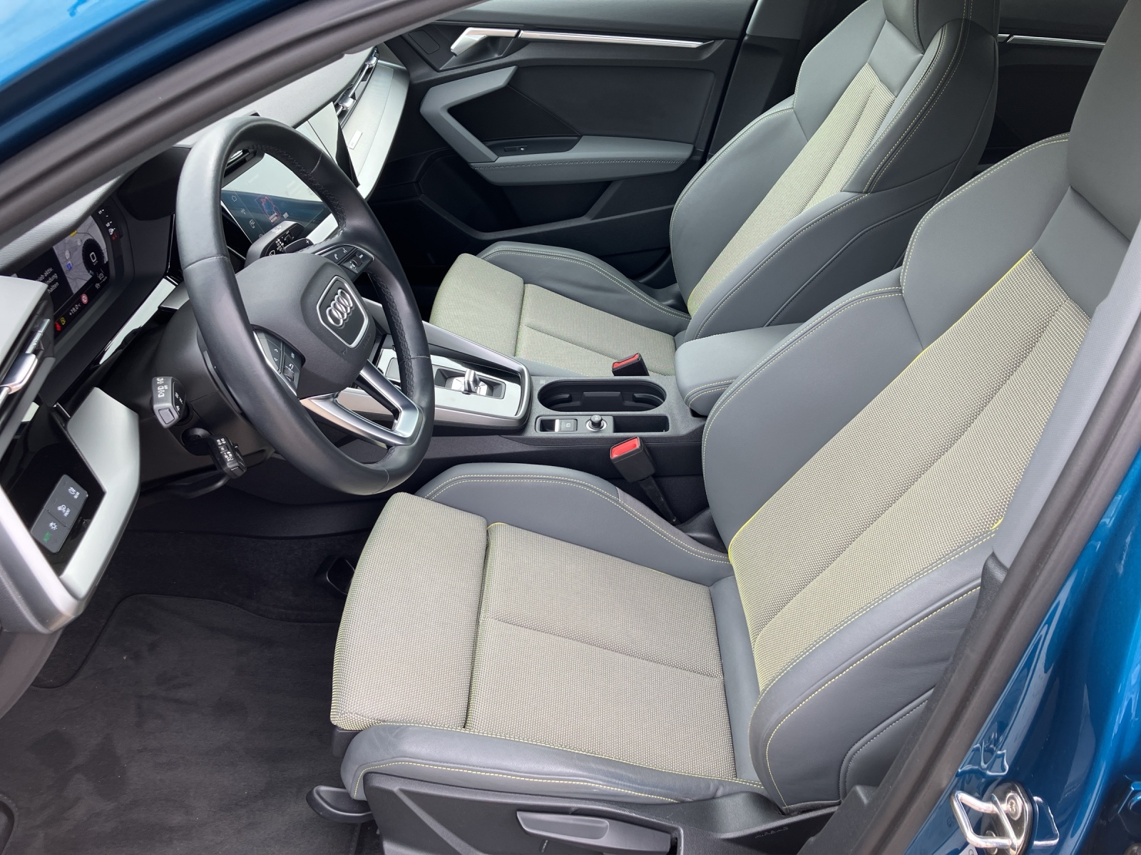 Fahrzeugabbildung Audi A3 Limousine 35 TFSI advanced MATRIX Navi ACC AHK VC SH