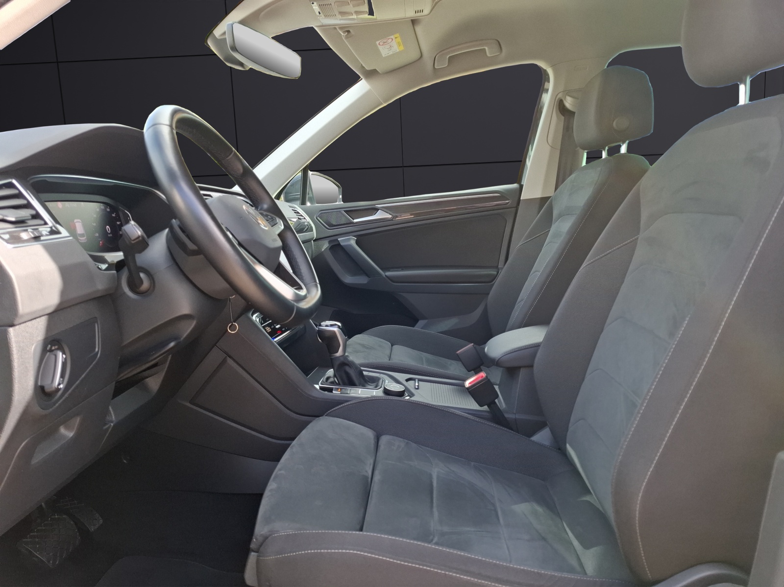 Fahrzeugabbildung Volkswagen Tiguan TDI Elegance DSG 4Mo Matrix AHK Navi AIF´D ACC RFK SH 19