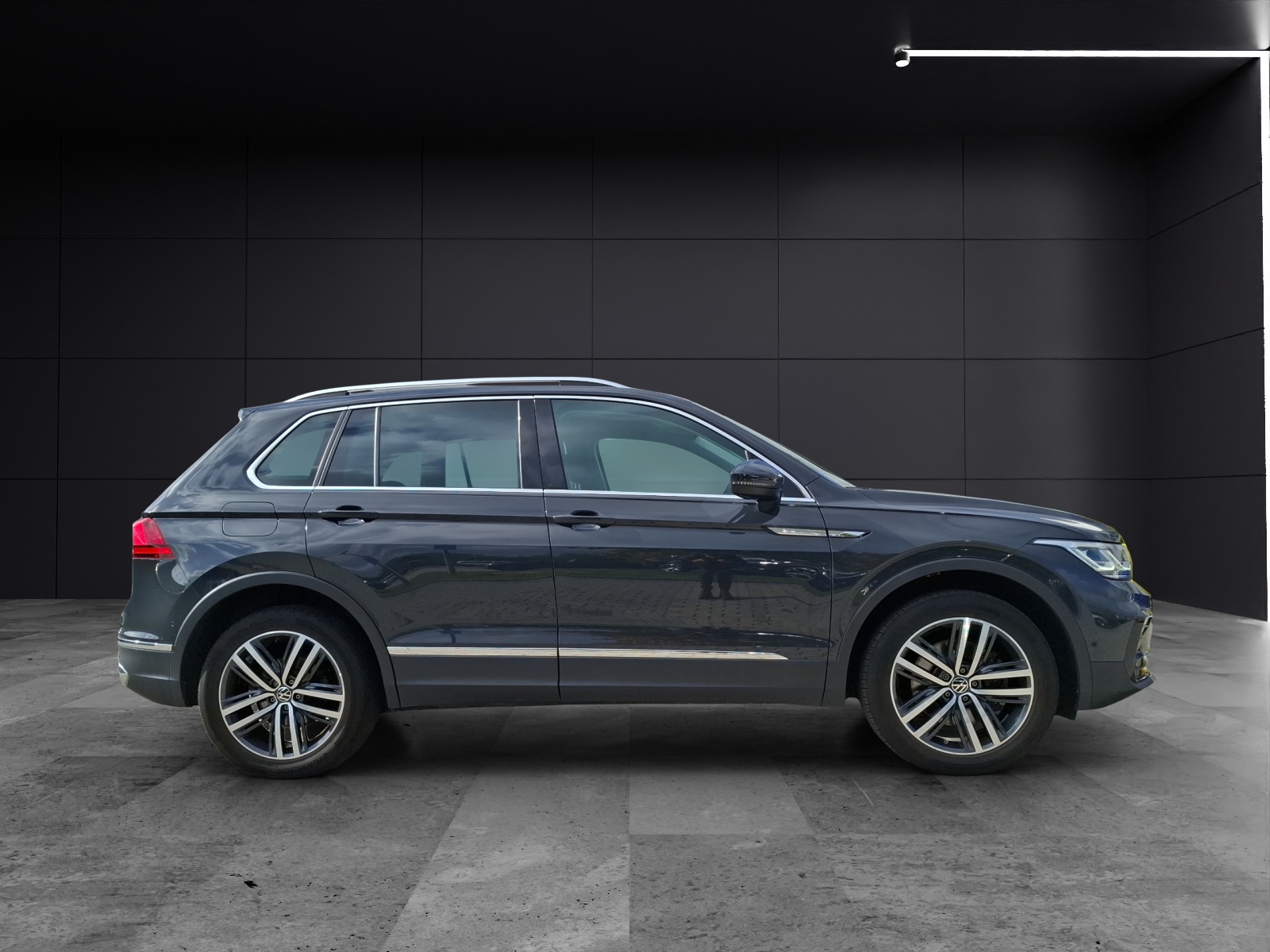 Fahrzeugabbildung Volkswagen Tiguan TDI Elegance DSG 4Mo Matrix AHK Navi AIF´D ACC RFK SH 19