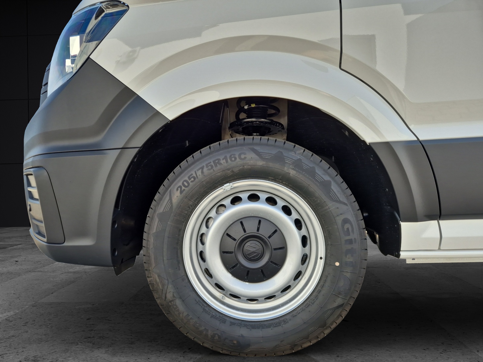 Fahrzeugabbildung Volkswagen Crafter Kasten 35 MR Klima RFK AID Holzfussb