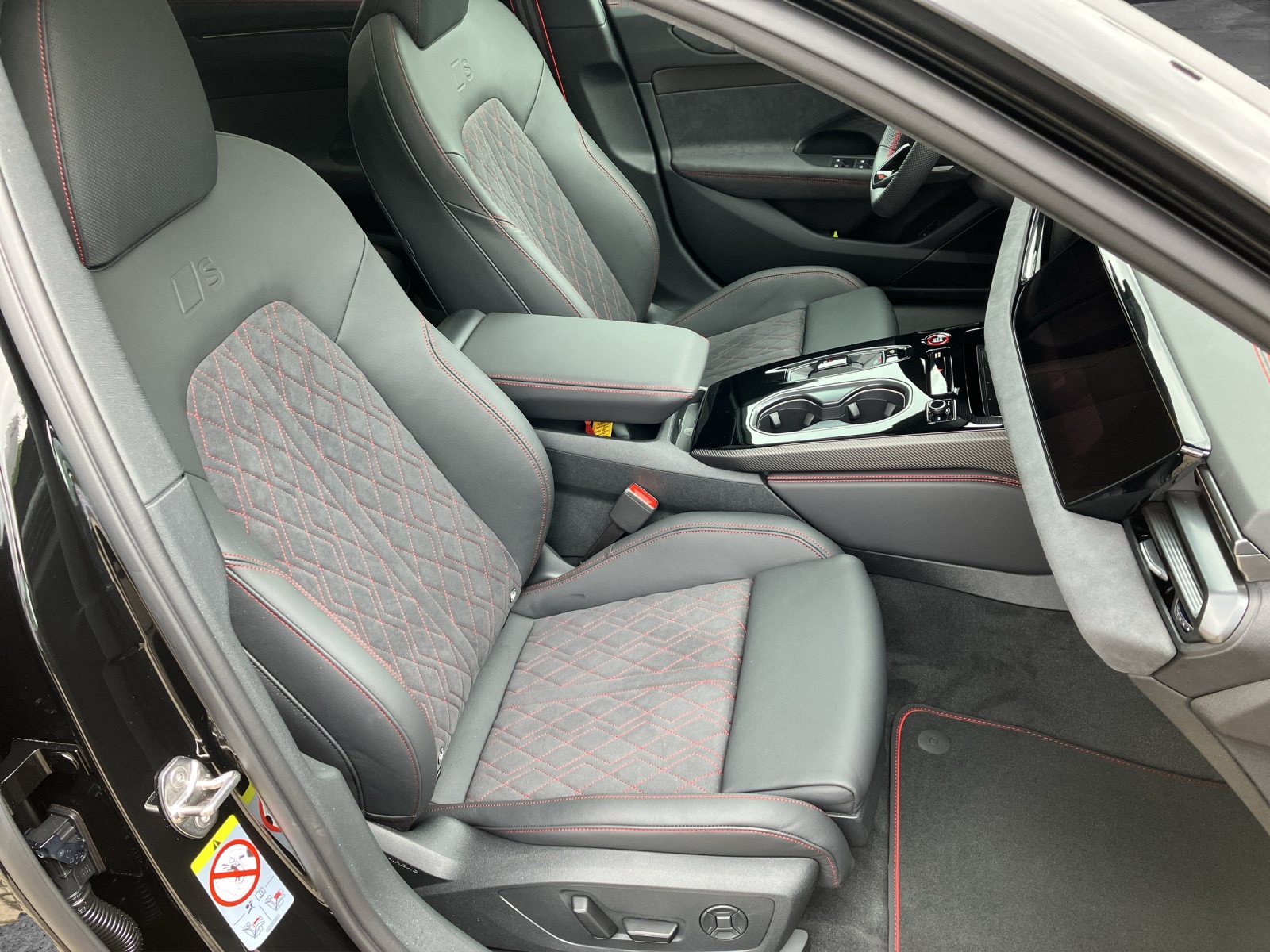 Fahrzeugabbildung Audi Audi A6 Limousine TFSI quattro S tronic, S Line, Matrix LED, Pano,