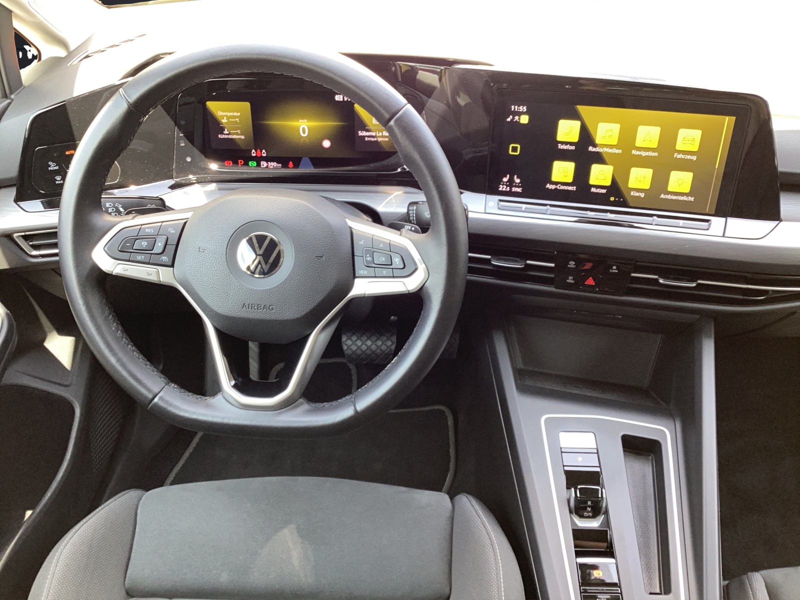 Fahrzeugabbildung Volkswagen Golf VIII Style LED ACC AID HUD NAVI PDC SHZ LED ACC AID HUD NAVI PDC SHZ