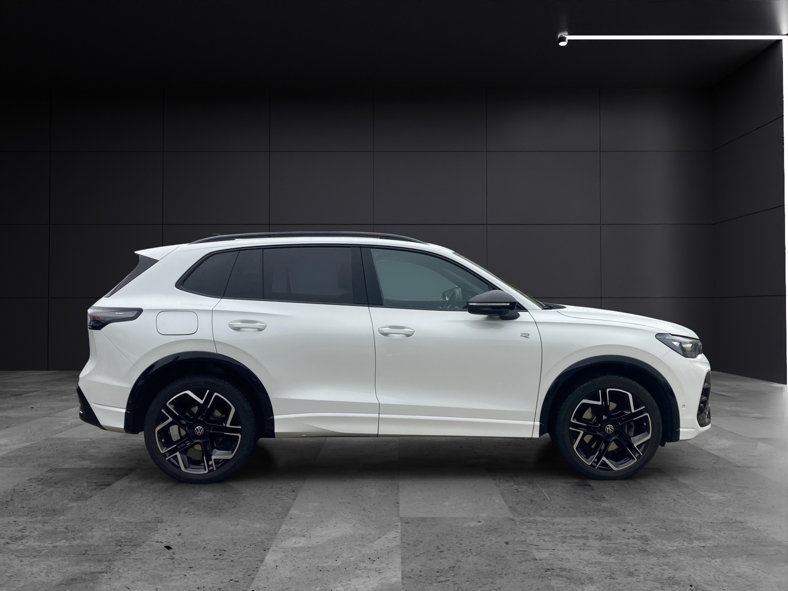 Fahrzeugabbildung Volkswagen Tiguan TDI R-Line 4M DSG MATRIX AHK PANO ACC
