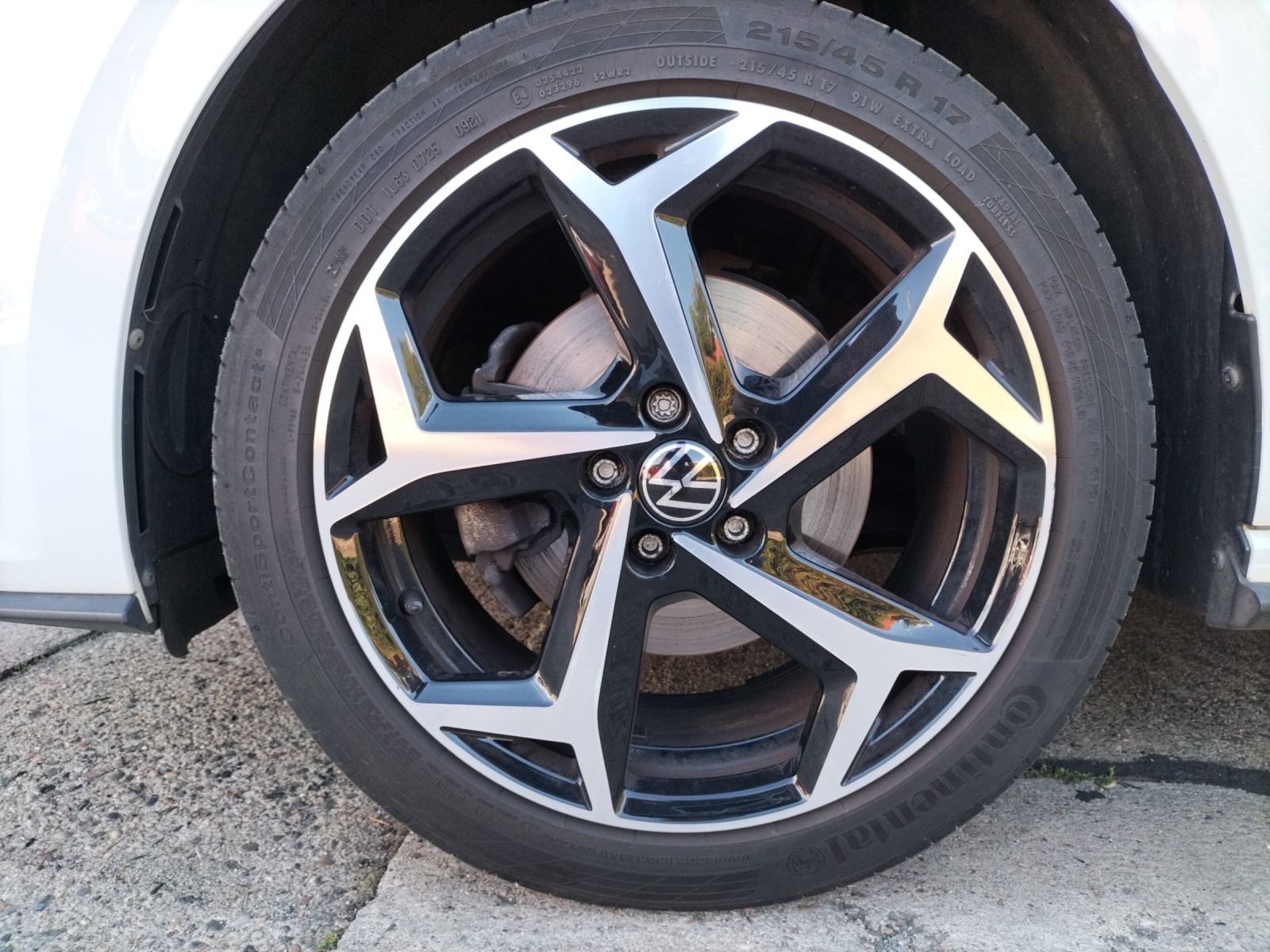 Fahrzeugabbildung Volkswagen Polo R-Line TSI LED ACC PANO SHZ PDC Navi Klima